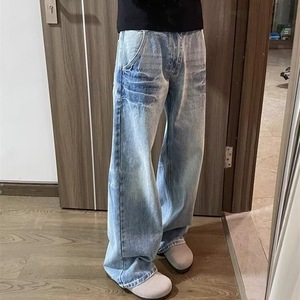 Pantalones vaqueros de hombre con dobladillo y detalles en el borde, corte recto, venta al por mayor - Product Image 1
