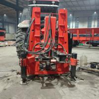 Machine robuste pour l'arrachage des racines d'arbres, montée sur tracteur, pour l'élimination de petits arbres et de souches de buissons