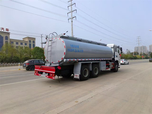 Camion de transport d'eau et de carburant Shacman 6x4 de 20 000 <span class=keywords><strong>litres</strong></span> ; Capacité personnalisable pour les citernes à diesel et à essence. - Product Image 6