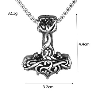 Collar con colgante de martillo de Thor de acero inoxidable para hombre con diseño de incrustaciones de oro para regalo de joyería de moda - Product Image 5