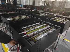 แบตเตอรี่ OEM ของแท้ในสต็อก 10kwh 15kwh แบตเตอรี่โซลาร์ลิเธียมแรงดันต่ำ 48v 51.2v 200ah 300ah สำหรับใช้ในบ้าน - Product Image 6