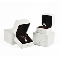 Schmuckbox aus Kunstleder und Samt, personalisierbare Schmuckschatulle in Vollfarbe für Ringe, Halsketten, Armreifen, mit individuellem Logo