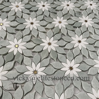 Mosaïque de carreaux en marbre blanc et vert de Carrare à motif floral, découpée au jet d'eau, pour la décoration intérieure