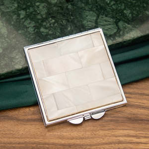Wholesale Custom Logo Natural Shell Inlay Pocket <b>Mirror</b> Square Metal Vanity <b>Compact</b> <b>Mirror</b> Bridesmaid Gift Supply Gold Silver - Product Image 2