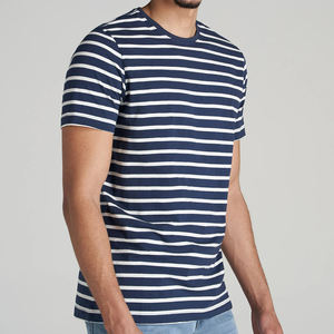 T-shirt a righe in cotone a forma di controllo e restringimento Pre-lavata per uomini alti in blu e bianco - Product Image 1