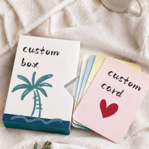 Elegante Set di Carte Personalizzate con Scatola e Supporto in Legno per Promozioni di Marca e Presentazioni al Dettaglio - Product Image 3