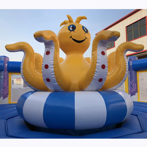 Grand toboggan aquatique gonflable avec piscine à jets d'eau et raccords d'arrivée et de sortie d'eau faciles pour les événements aquatiques scolaires et communautaires - Product Image 1
