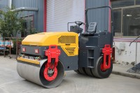 Compacteur routier diesel 2-5 tonnes avec pompe hydraulique, moteur et pneus en caoutchouc, rayon de braquage court JS4000