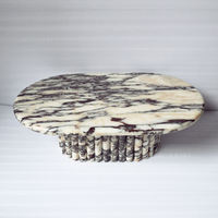Table basse WeiVibe en marbre Calacatta Viola avec piétement cannelé, sur mesure, vente en gros pour salon d'appartement moderne