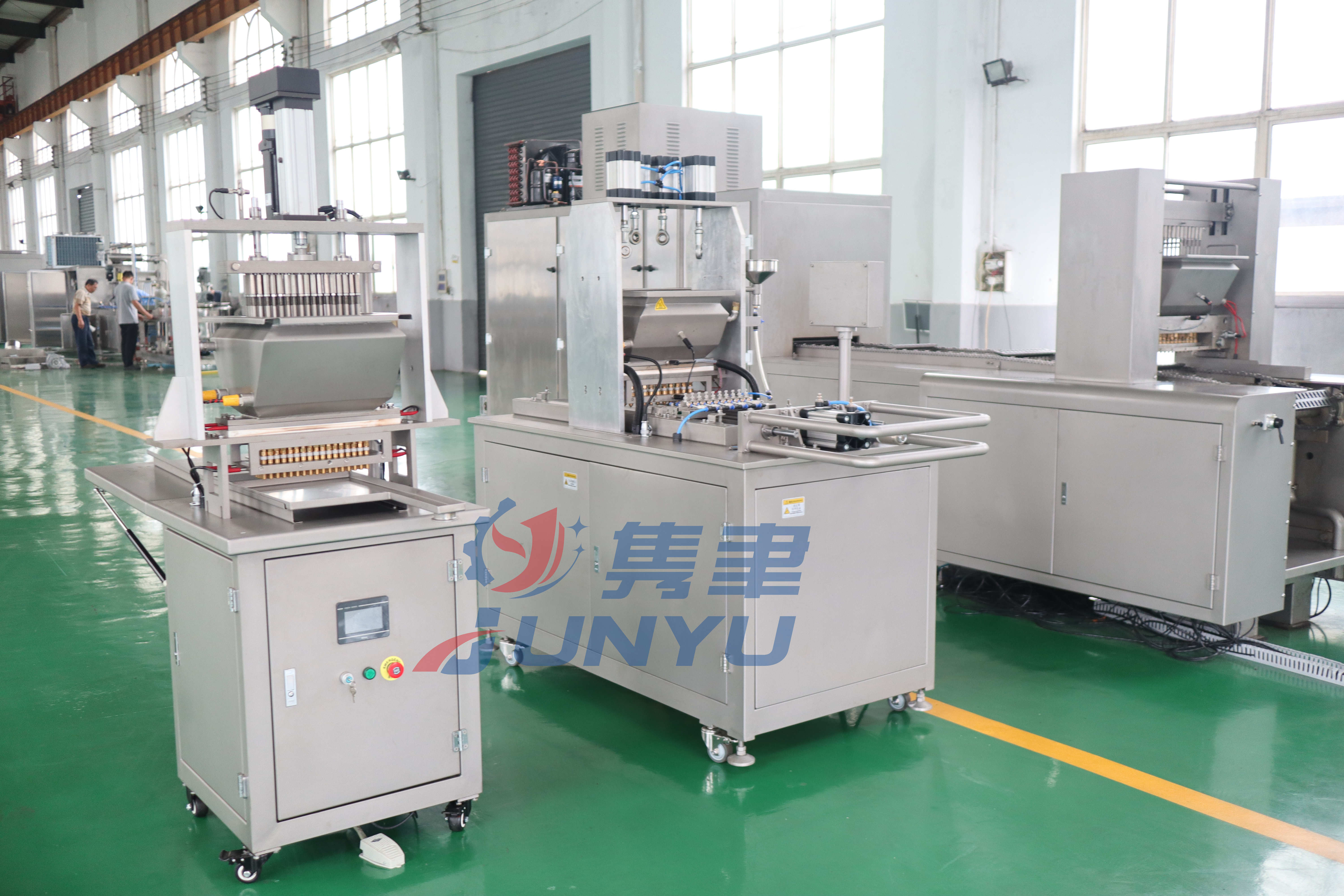 Полуавтоматическая машина для производства жевательных желеобразных конфет, маленькая машина для депонирования жевательных конфет, Малый депонирующий агент по цене