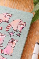 Carnet en toile LABON avec motif de raton laveur, couverture rigide A5, carnet vert en tissu, ligné, illustration esthétique d'animaux, journal, cadeau
