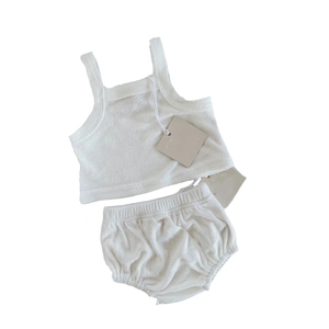 Ensemble 2 pièces personnalisé pour bébé fille : Gilet sans manches en tissu éponge et bloomer doux en coton pour l'été - Product Image 5