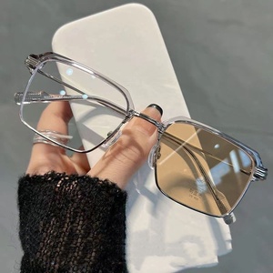 Lunettes <span class=keywords><strong>Homme</strong></span> Demi-<span class=keywords><strong>Monture</strong></span> <span class=keywords><strong>Carrée</strong></span> 2025 Personnalisées Anti-UV, Photochromiques et Anti-Lumière Bleue, Gris Photo - Product Image 2