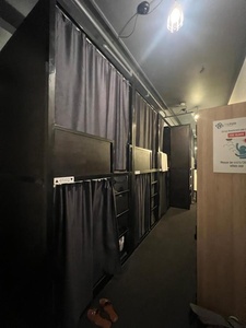 Lit capsule noir en bois et acier, très demandé, pour cabine de couchage économique d'auberge de jeunesse, stable et robuste - Product Image 6
