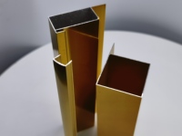 Revêtement en poudre industriel noir et blanc pour profilés en aluminium de cuisine, disponible en champagne, pour découpe, pliage et soudage.