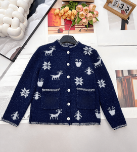 Cárdigan de punto festivo de invierno para mujer, suéter con botones y estampado de renos y copos de nieve, con bolsillos, ropa exterior informal y acogedora - Product Image 1