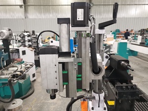 เครื่องกลึงไม้ CNC 4 แกน รุ่น CA-1530 พร้อมมอเตอร์เกียร์บ็อกซ์ สำหรับงานแกะสลักแบบแบน งานกลึงทรงกระบอก ผลิตภาพสูง ระบบควบคุม DSP - Product Image 2