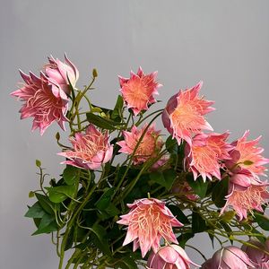 KEWEI 1024 Recomendado, Clemátide Artificial de Tacto Real con 3 Cabezas, Lirios Artificiales, Orquídea, Decoración para Eventos, Graduación, Navidad, Realista - Product Image 3