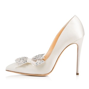 Chaussures habillées à talons hauts <span class=keywords><strong>pour</strong></span> femmes avec perles classiques en strass et nœud papillon à talons fins <span class=keywords><strong>pour</strong></span> les mariages d'été à bout pointu - Product Image 4