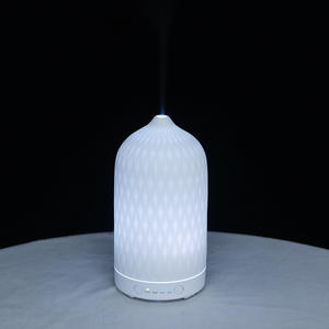 Difusor de Aroma de Cerámica Creativo, Humidificador Ultrasónico de 100 ml con Luz de Siete Colores para Uso Doméstico y Comercial - Product Image 3