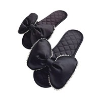 Chaussons d'intérieur élégants pour femmes en satin, avec bordure perlée, grande décoration nœud, semelle intérieure matelassée et rembourrée, souples et plats, pour fêtes