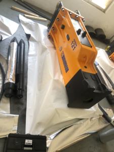 Casseur hydraulique SOOSAN SB121, type silencieux, marteau pour roche et béton, avec tuyaux, pièces de rechange, garantie d'un an pour les excavateurs - Product Image 5