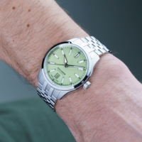 Montre automatique Miyota 9015, cadran vert sauge, date à 6 heures, bracelet en acier inoxydable, logo personnalisé, fabricants de montres OEM ODM