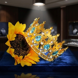 Diadème <span class=keywords><strong>de</strong></span> mariée élégant en alliage plaqué argent, orné <span class=keywords><strong>de</strong></span> cristaux et <span class=keywords><strong>de</strong></span> strass transparents, idéal pour les mariages et les anniversaires - Product Image 1