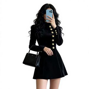 A11486 <span class=keywords><strong>Abito</strong></span> <span class=keywords><strong>Mini</strong></span> Nero da Donna in Lana Pettinata Lavorato all'Uncinetto con Bottoni Dorati Collo Alto Manica Lunga Linea A - Product Image 2