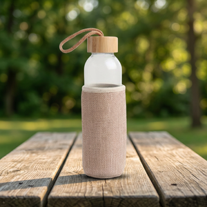 Bouteille d'eau en verre avec impression de logo personnalisé, 650 ml, avec couvercle en bambou et housse en tissu, design minimaliste et écologique - Product Image 1