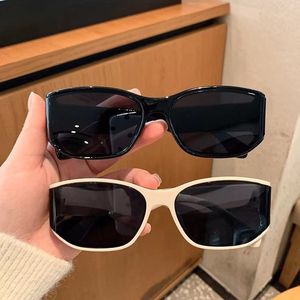 Gafas de Sol de Diseño Curvo Vintage y de Alta Gama, Montura Blanca Estilo Ojo de Gato, Protección UV400 para Mujer, Forma Cuadrada - Product Image 1