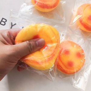 Juguete Blandito Novedoso y Realista con Forma de Tarta de Huevo - Juguete Sensorial Suave y Silencioso para Aliviar el Estrés para Adolescentes y Adultos, Juguete Blandito de Bolsillo para Terapia, Venta al por Mayor - Product Image 1