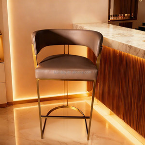 <span class=keywords><strong>Tabouret</strong></span> <span class=keywords><strong>de</strong></span> <span class=keywords><strong>bar</strong></span> <span class=keywords><strong>de</strong></span> luxe en cuir PU <span class=keywords><strong>taupe</strong></span> avec structure en métal doré, <span class=keywords><strong>tabouret</strong></span> moderne à dossier incurvé pour salon et <span class=keywords><strong>bar</strong></span> - Product Image 2