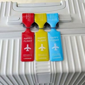 Étiquette de bagage en cuir double face personnalisée avec logo doré à chaud, motif avion découpé - Product Image 2