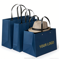Luxuriöse Kunstpapier-Kartontaschen mit Laminierung Anpassbares Logo Farbauswahl Verschiedene Griffoptionen Recycelte Materialien Geschenk- und Aufbewahrungstaschen
