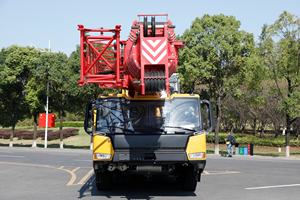 Grue mobile sur camion STC1300C8-8 neuve de 130 tonnes avec commande électro-hydraulique avancée, grande mobilité pour les projets <span class=keywords><strong>lourds</strong></span> - Product Image 3