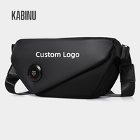 Sac bandoulière homme résistant à l'eau avec logo personnalisé, sangle inférieure, design léger, sac messager pour le quotidien, les voyages et les activités de plein air