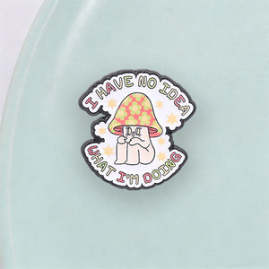 Spilla smaltata con simpatico personaggio a forma di fungo: Non ho idea di cosa sto facendo, spilla decorativa per zaino - Product Image 3