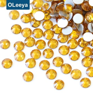 Échantillon Gratuit Usine Strass en Verre à Dos Plat Non Thermocollant Effet Ombre Dorée pour Nail Art Fabricant de Strass pour Manucure - Product Image 2