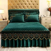 Parure de lit de luxe 4 pièces en coton brodé de dentelle avec jupe de lit, couvre-lit et housse de couette