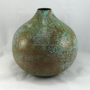 Jarrón de Flores de Hierro de Estilo Zen Asiático de Lujo y Alta Calidad, Martillado a Mano, Hecho a Mano, para Decoración del Día de los Inocentes, Uttar Pradesh - Product Image 4