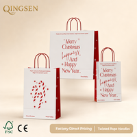 Sacs cadeaux en papier blanc mat personnalisés OEM, tailles assorties, impression de logo, poignées en corde torsadée, recyclables pour les fêtes de Noël