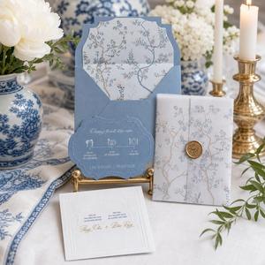 Lot d'invitations de mariage en vélin bleu poussière avec enveloppe portefeuille, carte de programme découpée et sceau doré pour mariage asiatique - Product Image 4