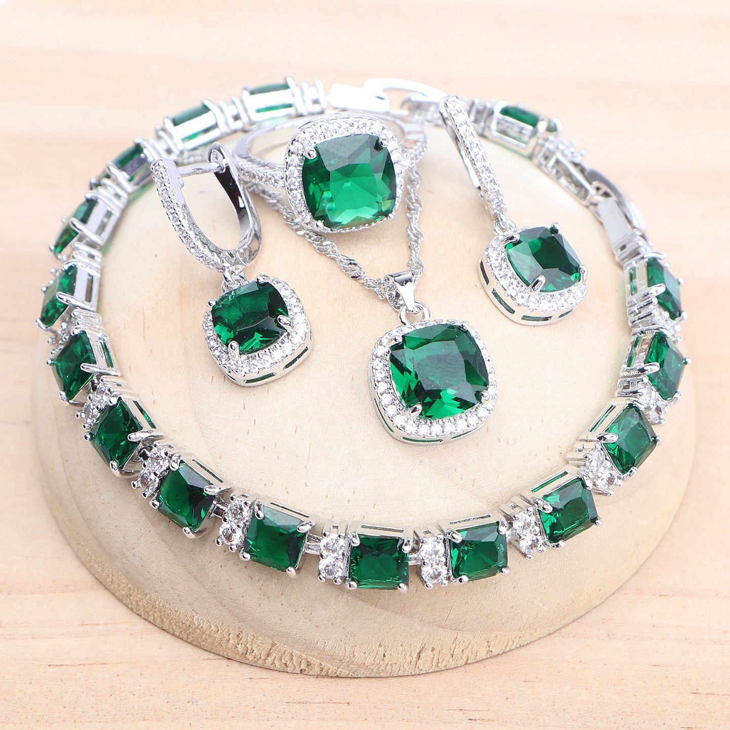 สีเขียว