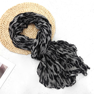 แฟชั่น2025ผ้าพันคอผ้าโพลีเอสเตอร์ไล่ระดับสีแบบย่นสำหรับสตรีผ้าผ้าคลุมไหล่นุ่มฟูใช้ในฤดูใบไม้ผลิ - Product Image 5