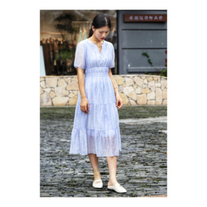 Nouvelle robe midi pour femme, design original, manches courtes, crêpe, impression numérique, écologique, respirante, col en V, décontractée, pour les loisirs et les vacances - Product Image 1