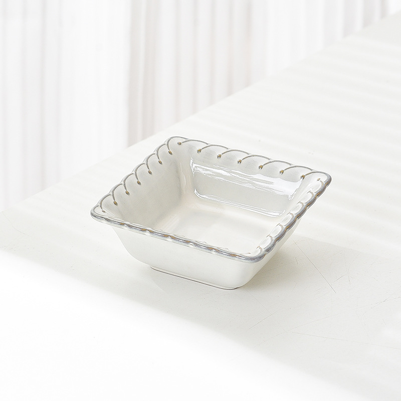 Le four à plat carré Bangs devient blanc