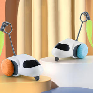Juguete interactivo inteligente USB recargable para gatos con sensor de gravedad rodante y teaser de plumas para diversión en interiores Juguete inteligente para mascotas - Product Image 2