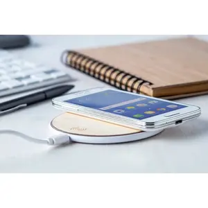 Caricabatterie wireless NEMBAR gadget personalizzati - Product Image 2