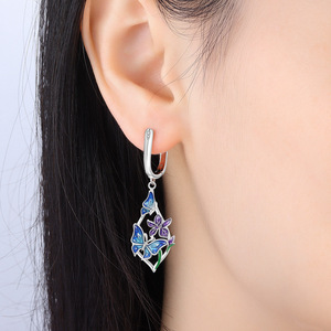 Pendientes de mariposa y flor de latón blanco que no se decoloran, diseño original y exclusivo, pendientes modernos y versátiles para mujer - Product Image 5